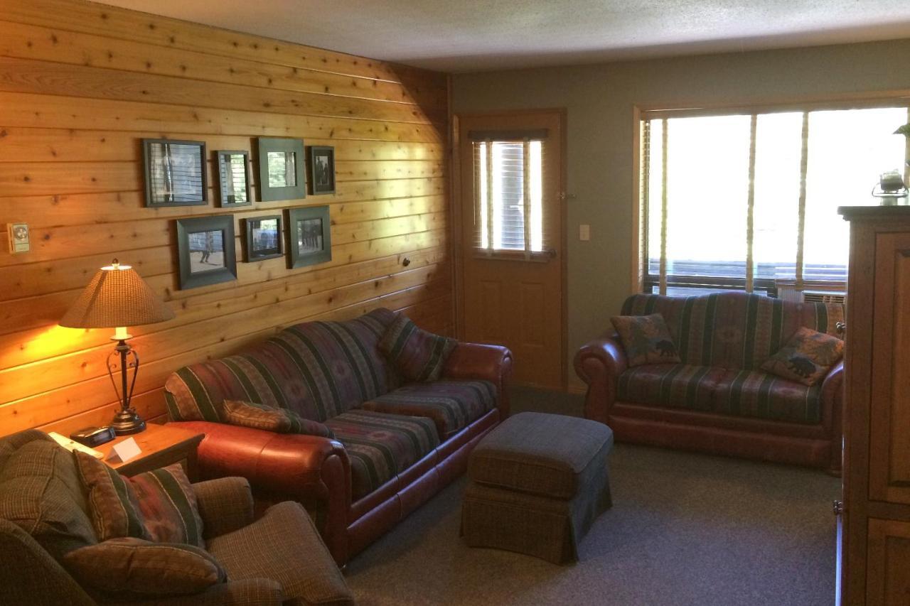 The Griz Inn By Park Vacation Management Fernie Exterior photo