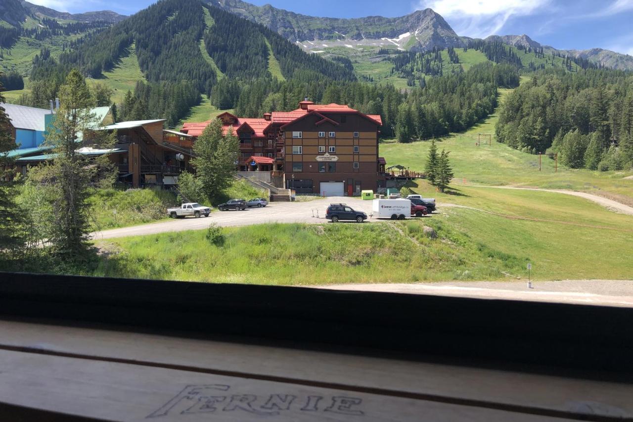 The Griz Inn By Park Vacation Management Fernie Exterior photo