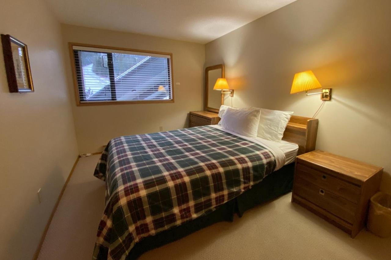 The Griz Inn By Park Vacation Management Fernie Exterior photo