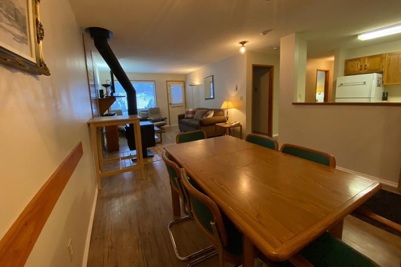 The Griz Inn By Park Vacation Management Fernie Exterior photo
