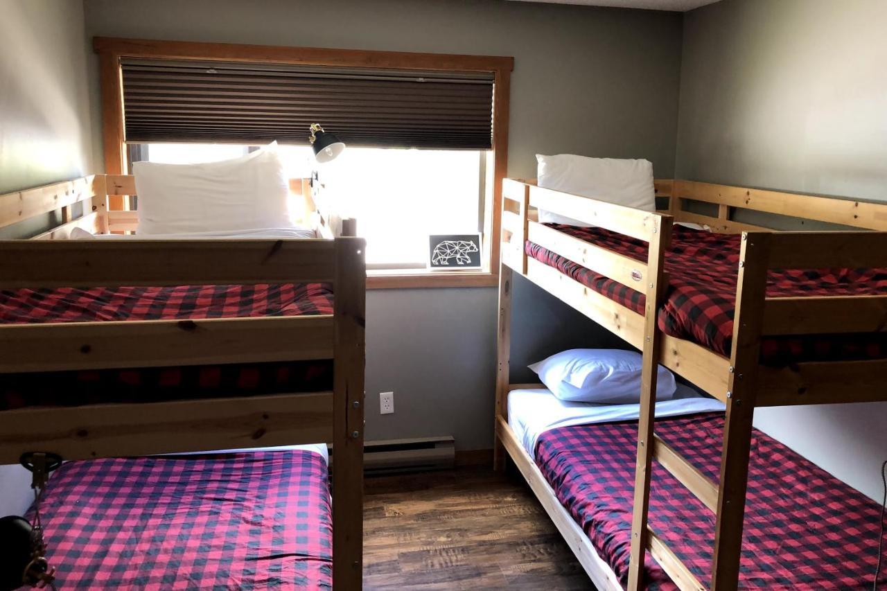 The Griz Inn By Park Vacation Management Fernie Exterior photo