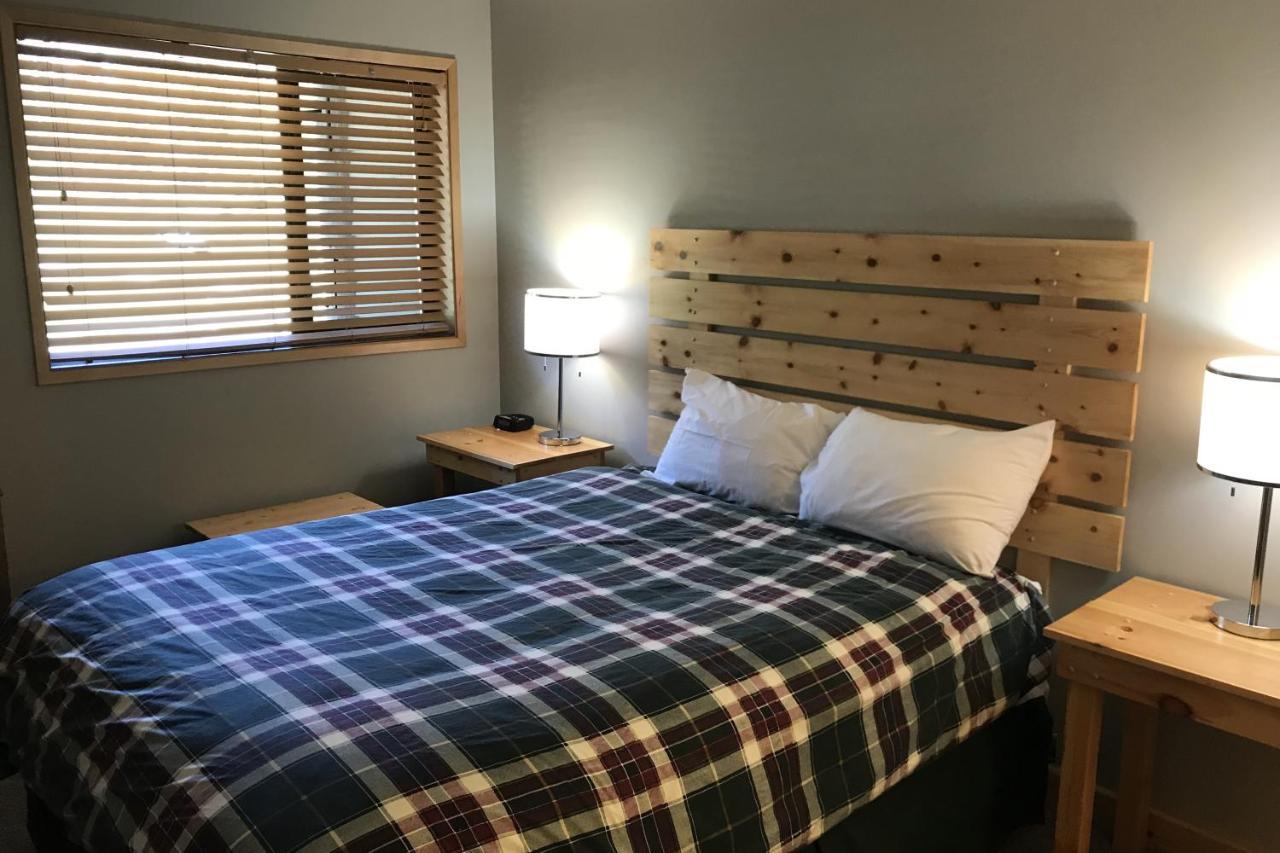 The Griz Inn By Park Vacation Management Fernie Exterior photo